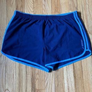 Classic running shorts with side zipper